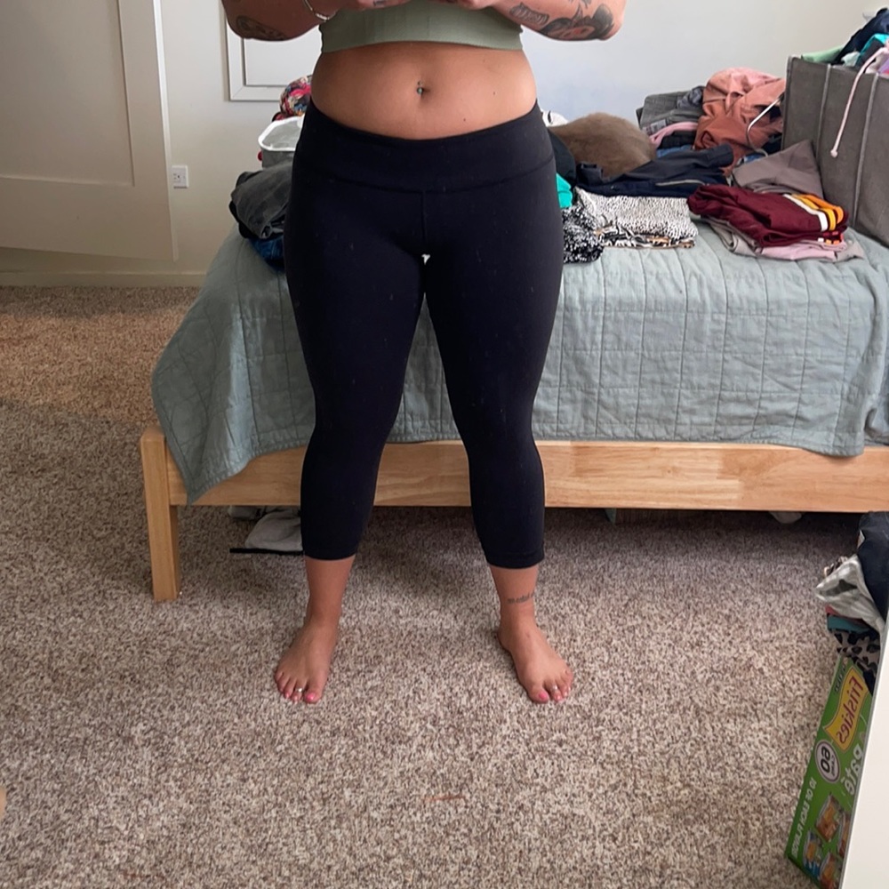 Lululemon Black Cropped Mid-Rise Leggings